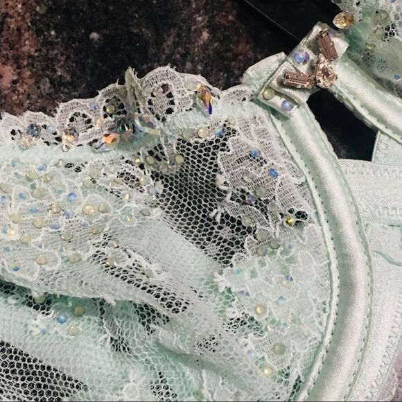 VS Designer Collection Unlined Demi Bra 34B - Picture 5 of 5